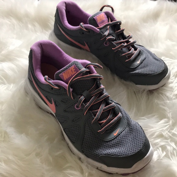 NIKE SHOES - Picture 2 of 5